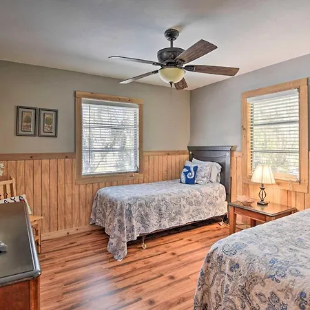 St Johns River Canal Home With Grill!